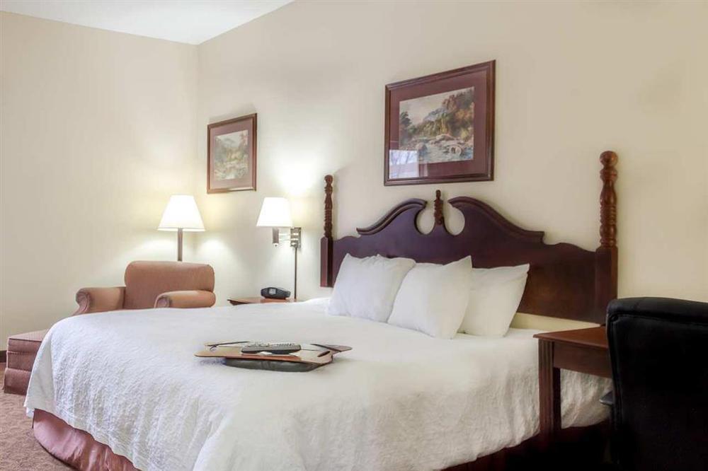Hampton Inn דיקסון חדר תמונה