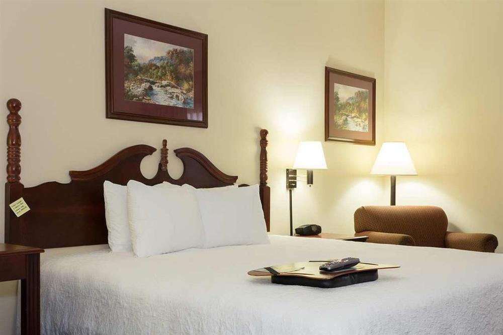 Hampton Inn דיקסון חדר תמונה