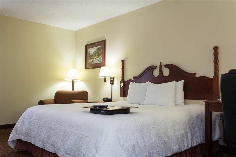 Hampton Inn דיקסון חדר תמונה